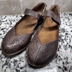 Taos Perforated Leather Mary Jane Shoes Women's Brown 6-6.5